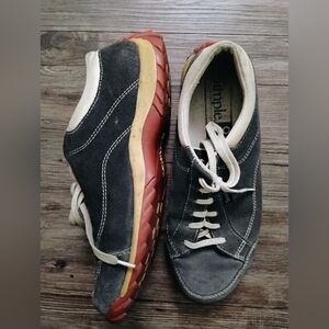 Simple Brand Vintage comfortable lace up sneakers size 9 US